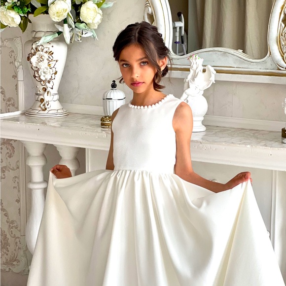 Satin flower girl dress Elegant girl dress Flower girl dress with pearls - Picture 1 of 7